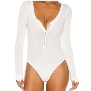 NWT Free People featured in a Henley style button in the neckline button up. XS